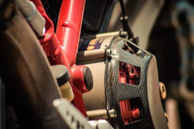 Kıbrıs Rum Kesimi 29 Haziran 2020 Kıbrıs Rum Kesimi 'nde Limasol sokaklarında park etmiş bir motosiklet görüntüsü