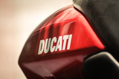 Kıbrıs Rum Kesimi 29 Haziran 2020 Kıbrıs Rum Kesimi 'nde Limasol sokaklarında park etmiş bir motosiklet görüntüsü