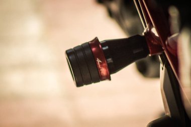 Kıbrıs Rum Kesimi 29 Haziran 2020 Kıbrıs Rum Kesimi 'nde Limasol sokaklarında park etmiş bir motosiklet görüntüsü