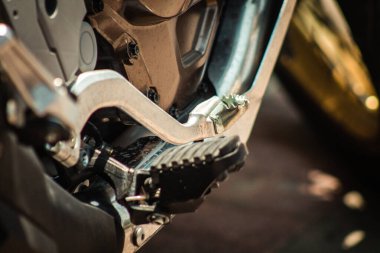 Kıbrıs Rum Kesimi 29 Haziran 2020 Kıbrıs Rum Kesimi 'nde Limasol sokaklarında park etmiş bir motosiklet görüntüsü