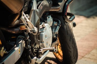 Kıbrıs Rum Kesimi 29 Haziran 2020 Kıbrıs Rum Kesimi 'nde Limasol sokaklarında park etmiş bir motosiklet görüntüsü