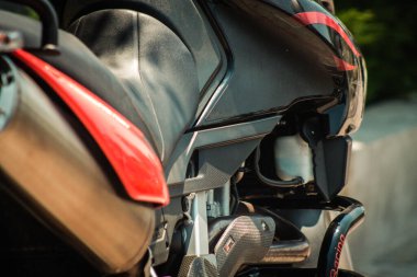 Kıbrıs Rum Kesimi 29 Haziran 2020 Kıbrıs Rum Kesimi 'nde Limasol sokaklarında park etmiş bir motosiklet görüntüsü