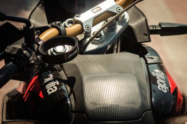 Kıbrıs Rum Kesimi 29 Haziran 2020 Kıbrıs Rum Kesimi 'nde Limasol sokaklarında park etmiş bir motosiklet görüntüsü