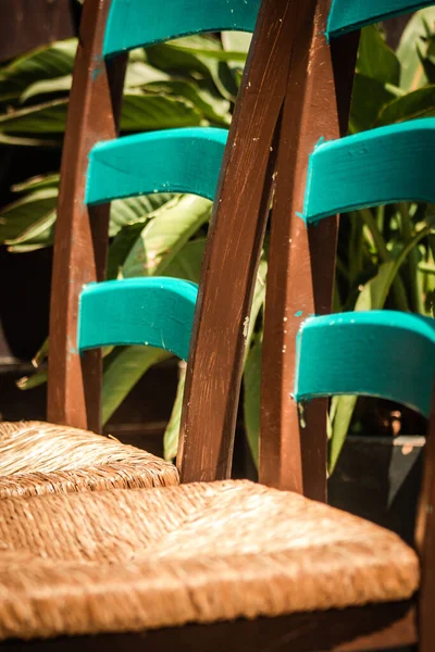 Großaufnahme Von Stühlen Aus Einem Restaurant Der Altstadt Von Limassol — Stockfoto