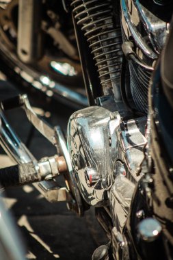 Lefkoşe Kıbrıs 3 Temmuz 2020 'de Lefkoşe' nin en büyük kenti olan Kıbrıs 'ın bölünmüş başkenti Lefkoşe' de park etmiş bir motosikletin yakını