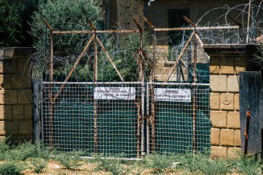 Lefkoşe Kıbrıs 04 Temmuz 2020 Kıbrıs Rum-Türk tampon bölgesinin bölünmüş Kıbrıs Rum Kesimi 'nin başkenti Lefkoşe' deki Birleşmiş Milletler Barış Gücü tarafından kontrol edilmesi