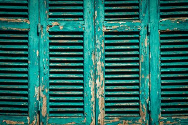 Lefkoşe Kıbrıs 04 Temmuz 2020 Kıbrıs Rum Kesimi 'nin başkenti Lefkoşe' de bulunan bir evin ahşap penceresinin manzarası