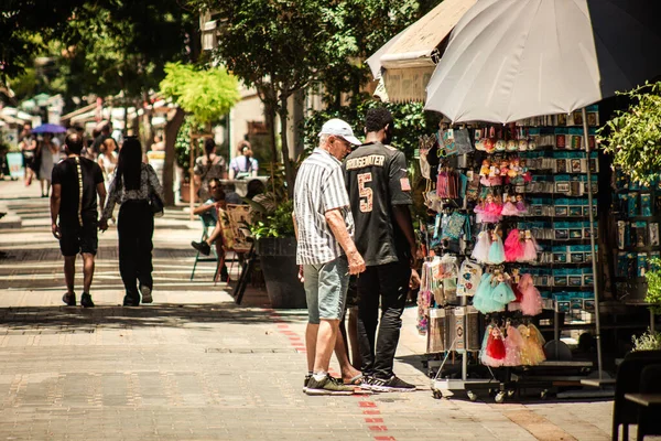 Nicosia Chipre Julho 2020 Vista Pessoas Não Identificadas Andando Rua — Fotografia de Stock