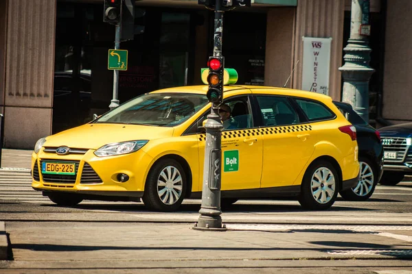 Budapest Hungary July 2020 View Traditional Yellow Hungarian Taxi Passengers — стоковое фото