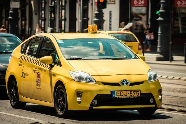 Budapeste Hungria Julho 2020 Vista Táxi Húngaro Amarelo Tradicional Para — Fotografia de Stock