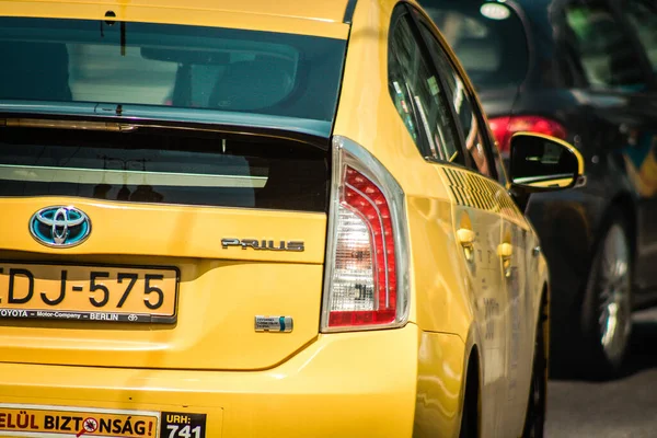 Budapeste Hungria Julho 2020 Vista Táxi Húngaro Amarelo Tradicional Para — Fotografia de Stock