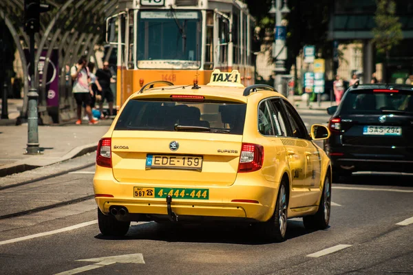 Βουδαπέστη Ουγγαρία Ιουλ 2020 Άποψη Ενός Παραδοσιακού Κίτρινου Ουγγρικού Ταξί — Φωτογραφία Αρχείου
