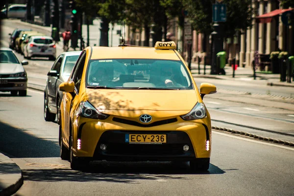 Budapest Hungary July 2020 View Traditional Yellow Hungarian Taxi Passengers — Stock Photo, Image