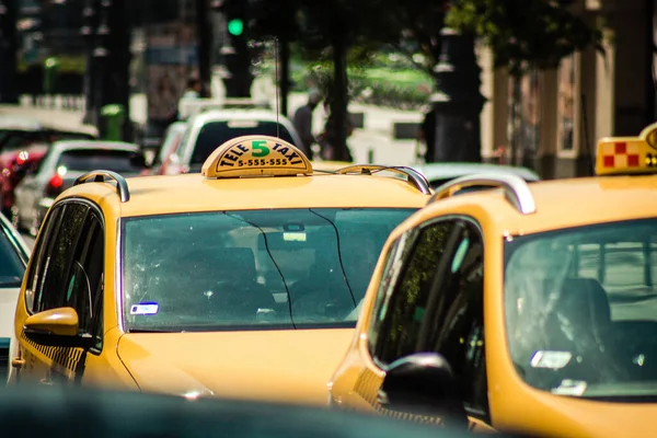 Budapeste Hungria Julho 2020 Vista Táxi Húngaro Amarelo Tradicional Para — Fotografia de Stock