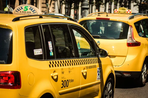 Budapeste Hungria Julho 2020 Vista Táxi Húngaro Amarelo Tradicional Para — Fotografia de Stock