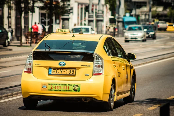 Budapest Hungary July 2020 View Traditional Yellow Hungarian Taxi Passengers — Stock Photo, Image