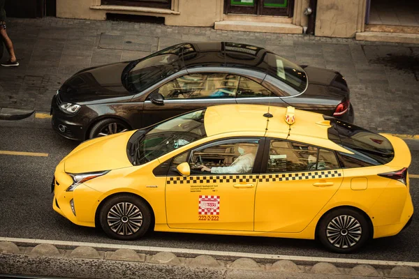 Budapeste Hungria Julho 2020 Vista Táxi Húngaro Amarelo Tradicional Para — Fotografia de Stock