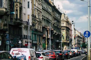 Budapeşte Macaristan 11 Temmuz 2020 'de Macaristan' ın başkenti ve Macaristan 'ın en kalabalık şehri olan Budapeşte' nin orta kesimindeki antik tarihi bir binanın gotik mimarisini görmeye başladı.
