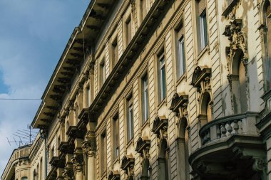 Budapeşte Macaristan 11 Temmuz 2020 'de Macaristan' ın başkenti ve Macaristan 'ın en kalabalık şehri olan Budapeşte' nin orta kesimindeki antik tarihi bir binanın gotik mimarisini görmeye başladı.