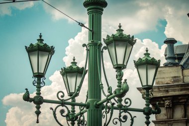 Budapeşte Macaristan 11 Temmuz 2020 Szechenyi Zinciri Köprüsü Macaristan 'ın başkenti Budapeşte' nin batı ve doğu tarafları olan Budapeşte ve Pest arasında Tuna Nehri boyunca uzanan bir köprüdür.