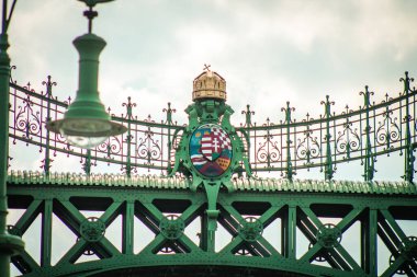 Budapeşte Macaristan 11 Temmuz 2020 Szechenyi Zinciri Köprüsü Macaristan 'ın başkenti Budapeşte' nin batı ve doğu tarafları olan Budapeşte ve Pest arasında Tuna Nehri boyunca uzanan bir köprüdür.