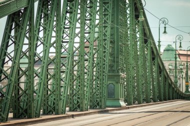 Budapeşte Macaristan 11 Temmuz 2020 Szechenyi Zinciri Köprüsü Macaristan 'ın başkenti Budapeşte' nin batı ve doğu tarafları olan Budapeşte ve Pest arasında Tuna Nehri boyunca uzanan bir köprüdür.