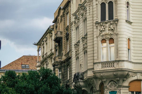 匈牙利布达佩斯 匈牙利首都和匈牙利人口最多的城市布达佩斯市中心一座古老历史建筑的哥特式建筑观 — 图库照片
