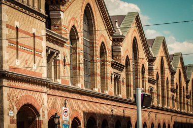 Budapeşte Macaristan 11 Temmuz 2020 'de Macaristan' ın başkenti ve Macaristan 'ın en kalabalık şehri olan Budapeşte' nin merkezindeki Merkez Pazar Salonu 'nun mimarisi