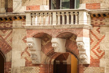 Budapeşte Macaristan 11 Temmuz 2020 'de Macaristan' ın başkenti ve Macaristan 'ın en kalabalık şehri olan Budapeşte' nin merkezindeki Merkez Pazar Salonu 'nun mimarisi