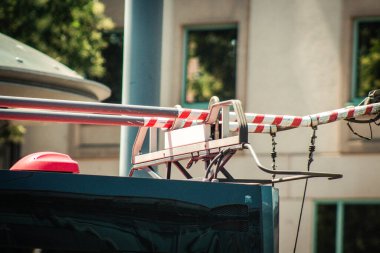 Budapeşte Macaristan 11 Temmuz 2020 Macaristan 'ın başkenti Budapeşte' nin sokaklarında ve toplu taşıma sisteminin bir parçası olan Macar kırmızı tramvayının geleneksel görüntüsü