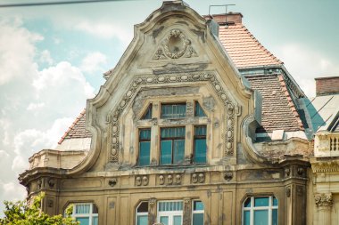 Budapeşte Macaristan 11 Temmuz 2020 Macaristan 'ın başkenti ve Macaristan' ın en kalabalık şehri olan Budapeşte 'nin şehir merkezindeki tarihi yapıların gotik mimarisine bakınız.