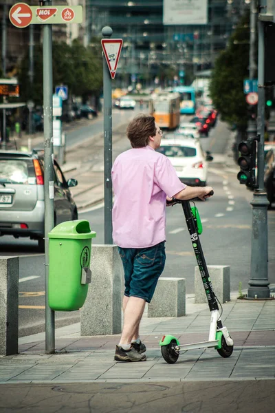 Budapest Hungary July 2020 View Unidentified People Rolling Electric Scooters — Stock Photo, Image