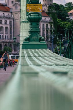 Budapeşte Macaristan 13 Temmuz 2020 Szechenyi Zinciri Köprüsü Macaristan 'ın başkenti Budapeşte' nin batı ve doğu tarafları olan Budapeşte ve Pest arasında Tuna Nehri boyunca uzanan bir köprüdür.
