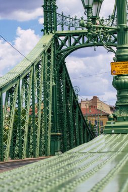 Budapeşte Macaristan 13 Temmuz 2020 Szechenyi Zinciri Köprüsü Macaristan 'ın başkenti Budapeşte' nin batı ve doğu tarafları olan Budapeşte ve Pest arasında Tuna Nehri boyunca uzanan bir köprüdür.
