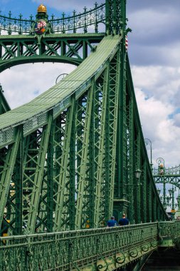 Budapeşte Macaristan 13 Temmuz 2020 Szechenyi Zinciri Köprüsü Macaristan 'ın başkenti Budapeşte' nin batı ve doğu tarafları olan Budapeşte ve Pest arasında Tuna Nehri boyunca uzanan bir köprüdür.