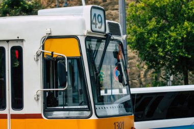 Budapeşte Macaristan 13 Temmuz 2020 Macaristan 'ın başkenti Budapeşte' nin caddelerinde ve toplu taşıma sisteminin bir bölümünde seyahat eden eski bir Macar elektrikli tramvayı görülüyor.