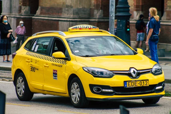 Budapest Hungría Julio 2020 Vista Taxi Húngaro Amarillo Tradicional Para —  Fotos de Stock