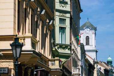 Budapeşte Macaristan 14 Temmuz 2020 Macaristan 'ın başkenti ve Macaristan' ın en kalabalık şehri olan Budapeşte 'nin şehir merkezindeki tarihi yapıların gotik mimarisine bakınız.