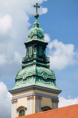 Budapeşte Macaristan 14 Temmuz 2020 Macaristan 'ın başkenti ve Macaristan' ın en kalabalık şehri olan Budapeşte 'nin şehir merkezindeki tarihi yapıların gotik mimarisine bakınız.