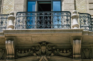 Budapeşte Macaristan 14 Temmuz 2020 Macaristan 'ın başkenti ve Macaristan' ın en kalabalık şehri olan Budapeşte 'nin şehir merkezindeki tarihi yapıların gotik mimarisine bakınız.