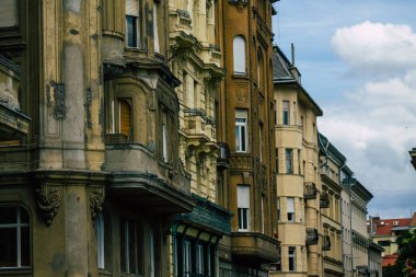 Budapeşte Macaristan 14 Temmuz 2020 Macaristan 'ın başkenti ve Macaristan' ın en kalabalık şehri olan Budapeşte 'nin şehir merkezindeki tarihi yapıların gotik mimarisine bakınız.