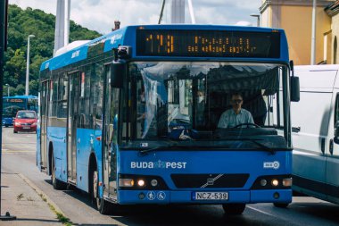 Budapeşte Macaristan 14 Temmuz 2020 Macar halk otobüsü, Macaristan 'ın başkenti Budapeşte' nin sokaklarında ve toplu taşıma sisteminin bir parçası olan yolculara yönelik.