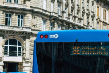 Budapeşte Macaristan 14 Temmuz 2020 Macar halk otobüsü, Macaristan 'ın başkenti Budapeşte' nin sokaklarında ve toplu taşıma sisteminin bir parçası olan yolculara yönelik.