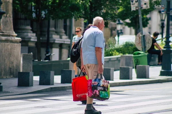 Budapeste Hungria Julho 2020 Vista Pedestres Não Identificados Andando Pelas — Fotografia de Stock