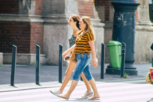 Будапешт Венгрия Июля 2020 Вид Неопознанных Пешеходов Идущих Историческим Улицам — стоковое фото