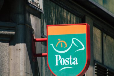 Budapeşte Macaristan 14 Temmuz 2020 Macaristan 'ın başkenti Budapeşte' de bulunan bir mağazanın ön cephesindeki ticari tabelayı görebilirsiniz.