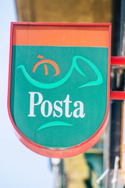 Budapeşte Macaristan 14 Temmuz 2020 Macaristan 'ın başkenti Budapeşte' de bulunan bir mağazanın ön cephesindeki ticari tabelayı görebilirsiniz.