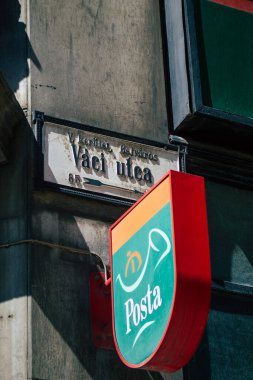 Budapeşte Macaristan 14 Temmuz 2020 Macaristan 'ın başkenti Budapeşte' de bulunan bir mağazanın ön cephesindeki ticari tabelayı görebilirsiniz.