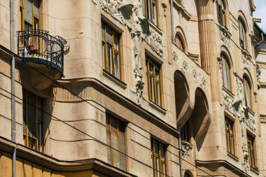 Budapeşte Macaristan 15 Temmuz 2020 Macaristan 'ın başkenti ve Macaristan' ın en kalabalık şehri olan Budapeşte 'nin şehir merkezindeki tarihi yapı manzarası