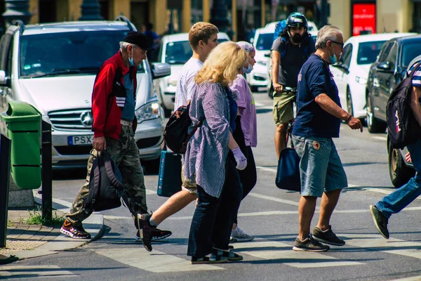 Budapešť Maďarsko Červenec 2020 Pohled Neidentifikované Chodce Procházející Historickými Ulicemi — Stock fotografie